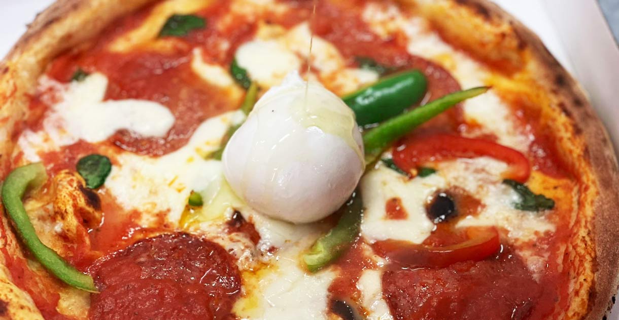 Pizza Salami mit Mozzarella
